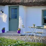 Holiday home Murphys Thatched *